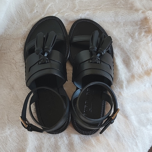 Burberry black flat leather sandals, size 35 - Picture 4 of 5